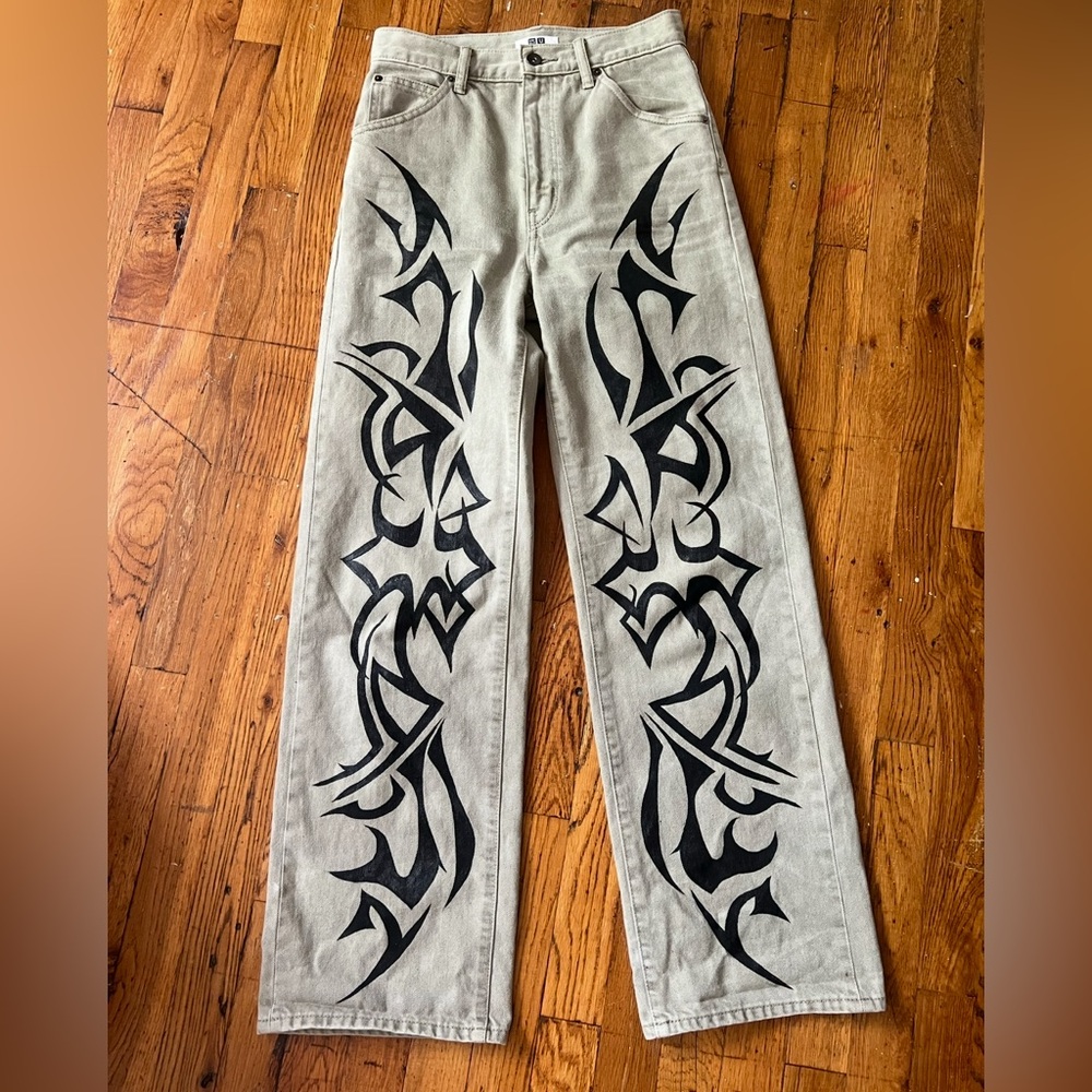 Uniqlo hand painted tribal sage Green high waisted straight leg denim jeans 24